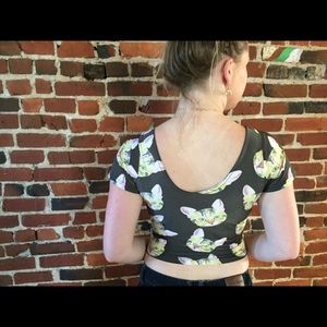 Scoop neck psychedelic kitty crop